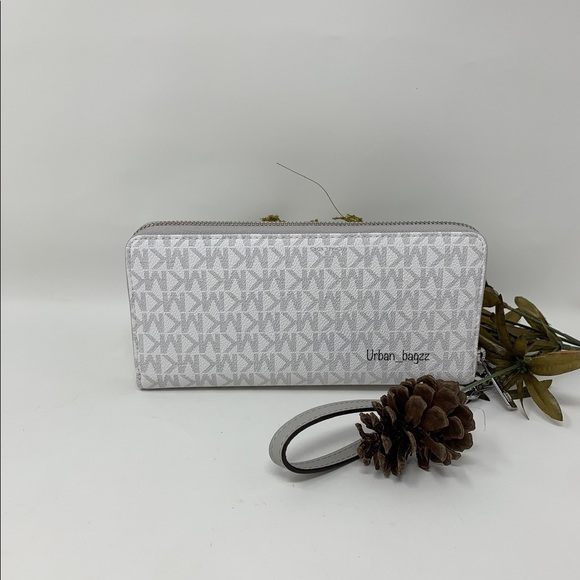 Michael Kors JST Large Zip Wallet - Picture 3 of 9